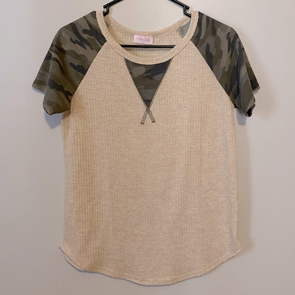 Pink Lily | Waffle Knit Short Sleeve Shirt | S | Cream & Camouflage